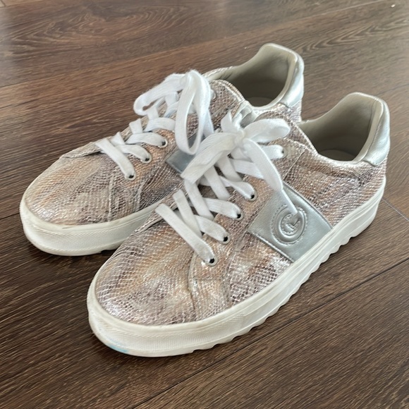 GBG Los Angeles shoes for sale. Shipping price varies. - Picture 2 of 4